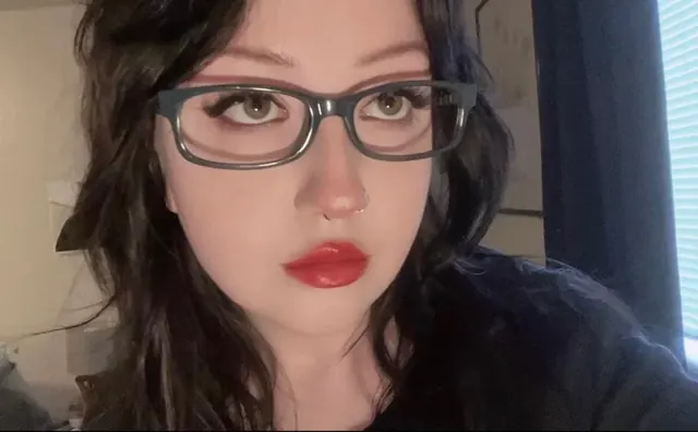Ash OnlyFans gamer with a natural ass