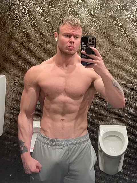Ukgymboy OnlyFans gym enthusiast