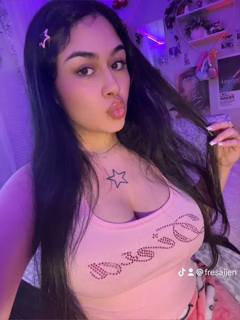 star baby ཐིཋྀ OnlyFans creator with flirty content