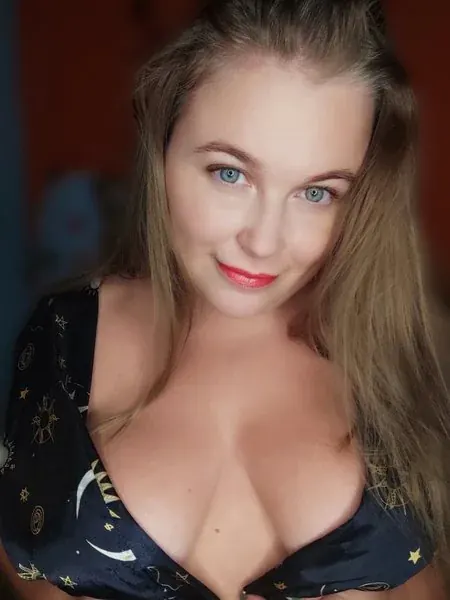uwhitekitten OnlyFans creator with explicit content