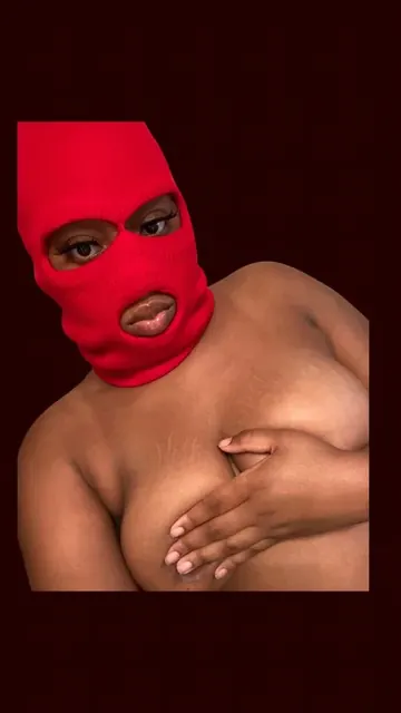 Valensi OnlyFans creator with beautiful photos