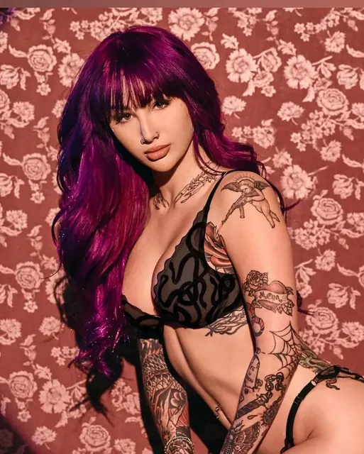 VALERiCA STEELE OnlyFans independent adult film entertainer