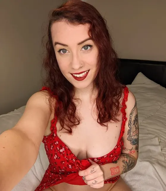 Violastormfree OnlyFans curvy redhead