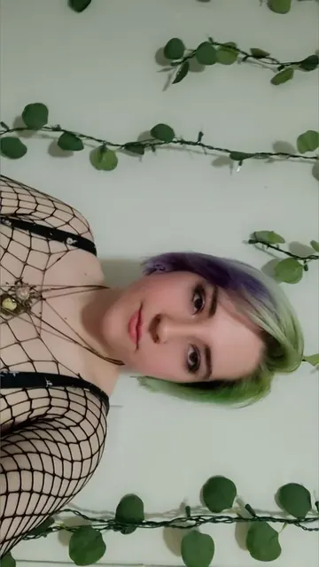 Violet Emerson OnlyFans amateur content creator