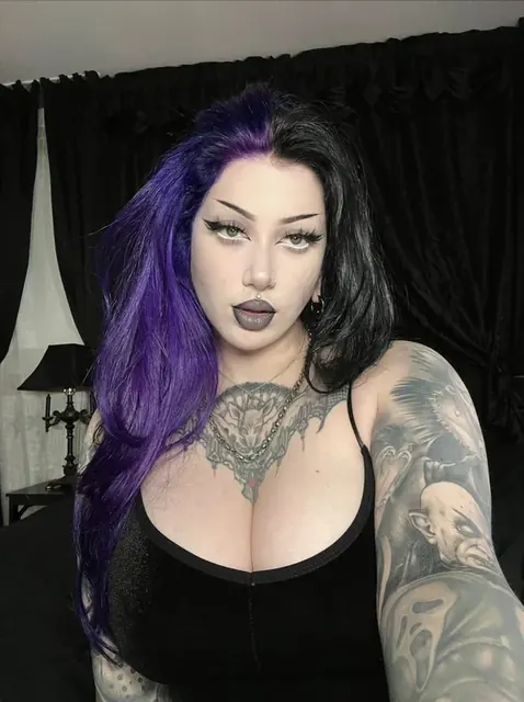 Violet Corbeau OnlyFans alternative creator