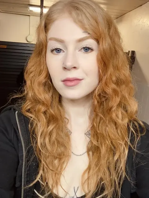Violetrae420 OnlyFans pierced tattooed redhead