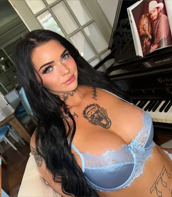 Violet online now! OnlyFans creator with teasing content.