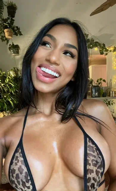 Virginia OnlyFans creator with engaging content