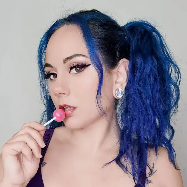 VIVIANNA VIXEN OnlyFans creator with a toned body