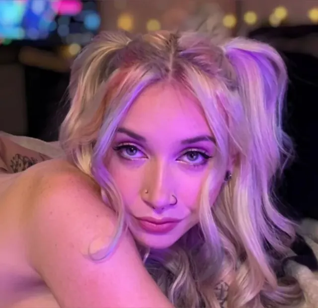 ᐺ OnlyFans creator with exclusive content