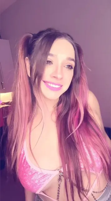 Vybrantvibesxxx OnlyFans Glamorous Female