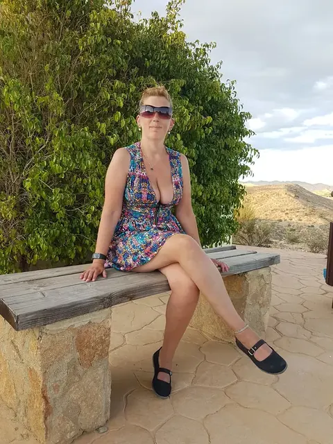 Kitty Amateur REAL Mature WOMAN on OnlyFans with daily content
