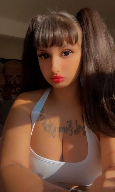 wetnikki OnlyFans creator with engaging content