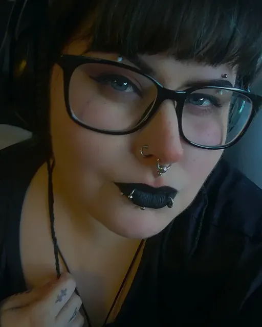 Gothic Queen OnlyFans big titty goth creator