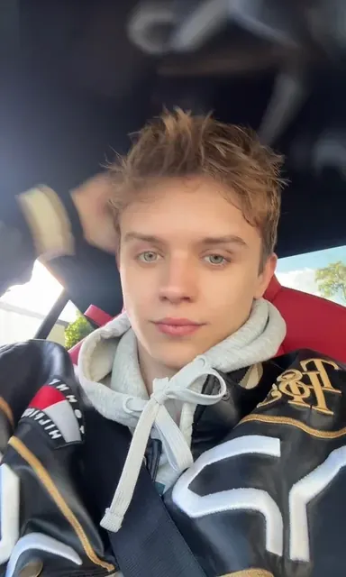 WillowTwink OnlyFans playful Aussie creator