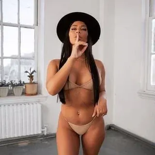 Xcarlymay OnlyFans Slim Creator