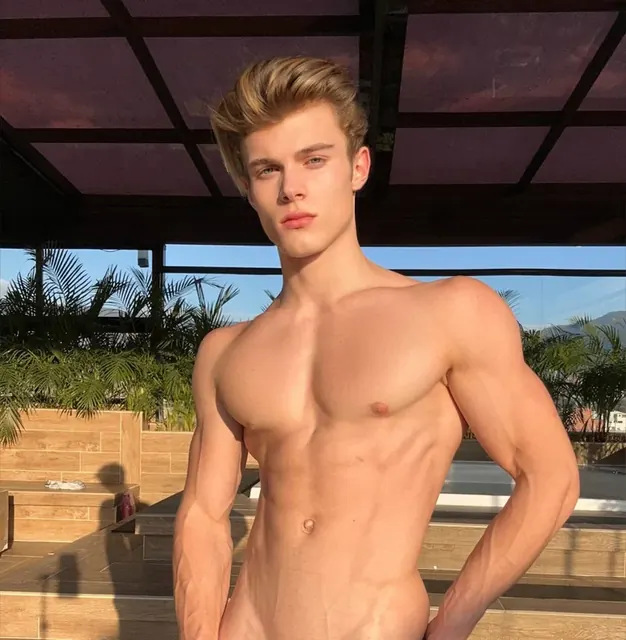 Leo xleox OnlyFans creator with artistic content