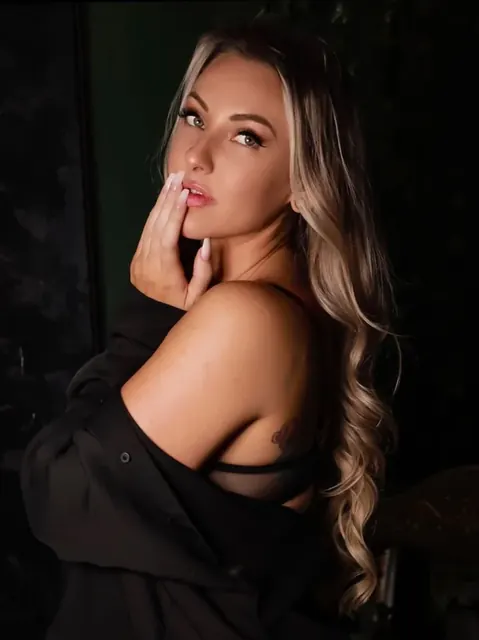 Brittany OnlyFans nude photos and videos