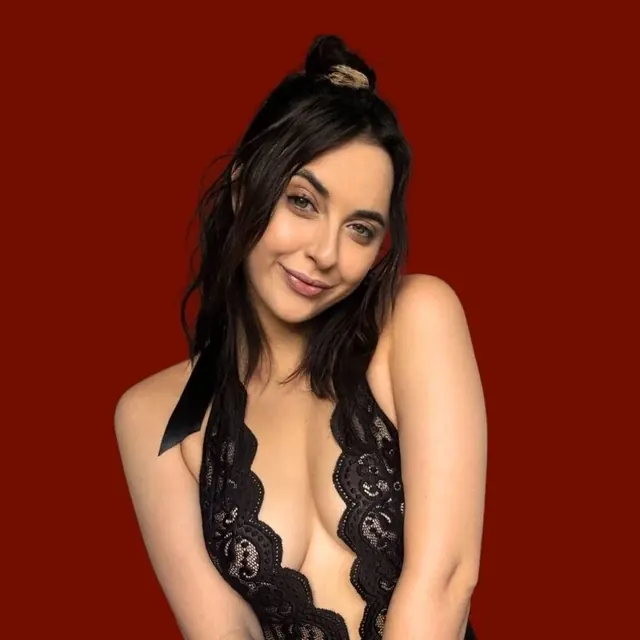 YOUR GF YASMIN OnlyFans Sweet British Girlfriend