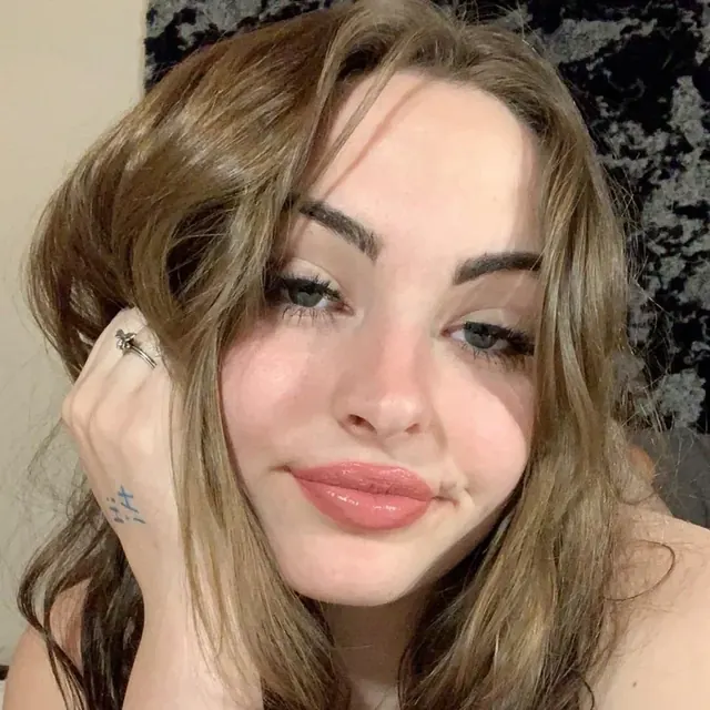 Jenna OnlyFans creator with a unique persona