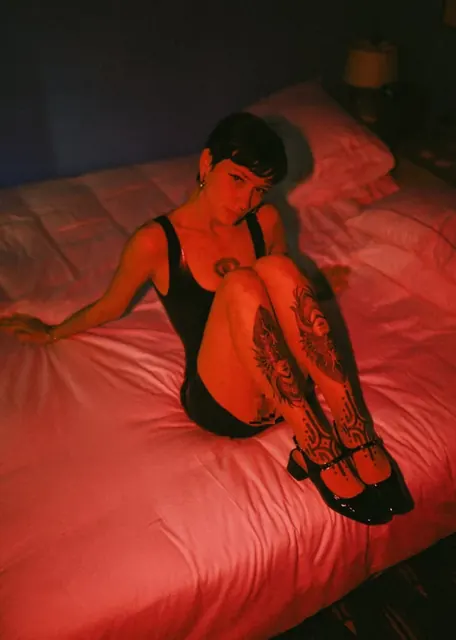 Żądza OnlyFans pierced and inked model
