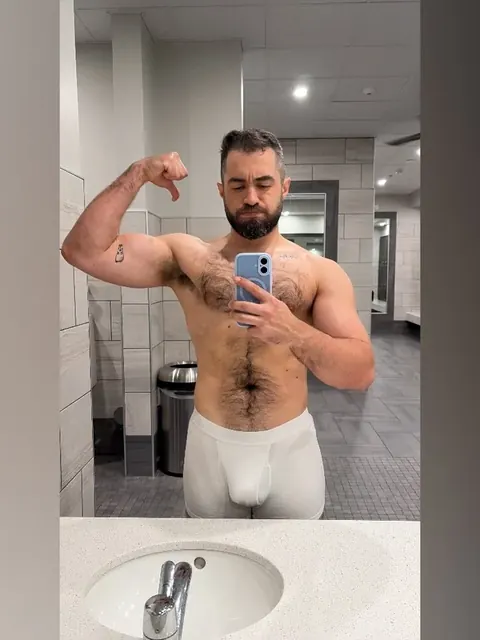 Zibroberto OnlyFans hung hairy daddy