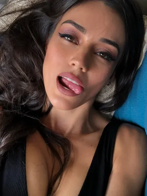 Zoe Evans OnlyFans lingerie model