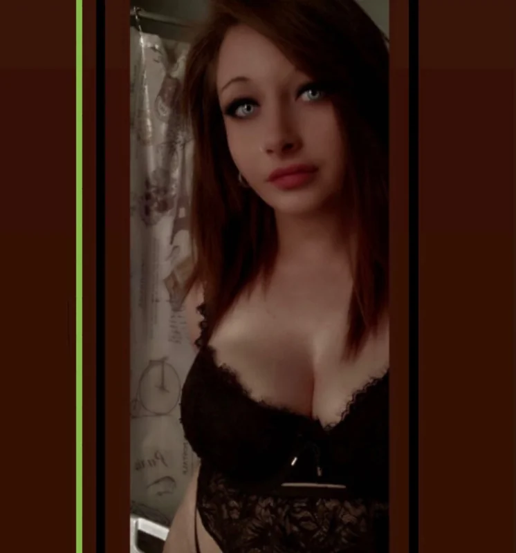 Crimson Ivy OnlyFans cosplay goth creator