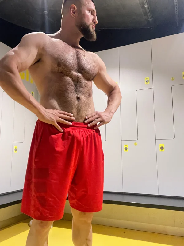 Cristiandobre92 OnlyFans creator with exclusive content