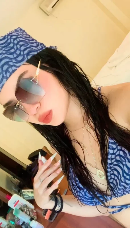 GC OnlyFans glamorous tattooed creator
