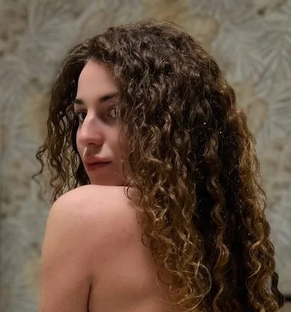 Curly Sue OnlyFans captivating photos