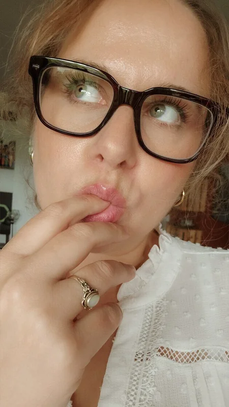 Helena OnlyFans curvy girl with a naughty mind