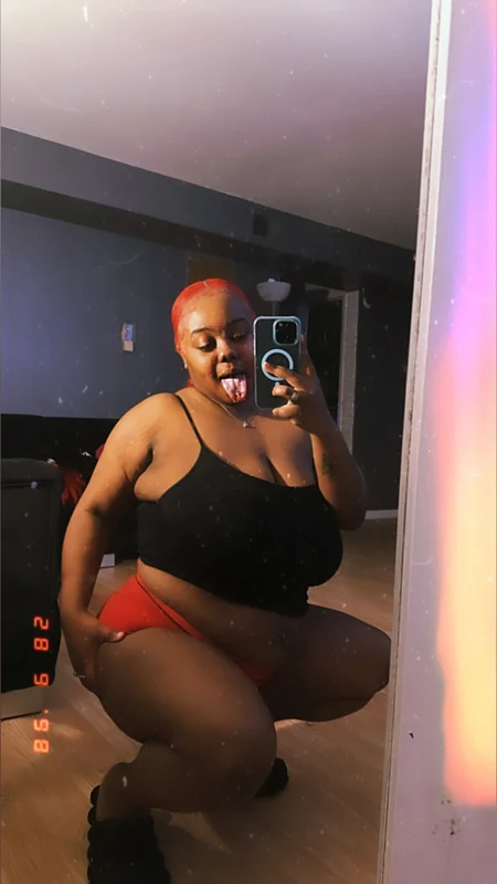 CLUSIVEBRATT OnlyFans creator with exclusive content