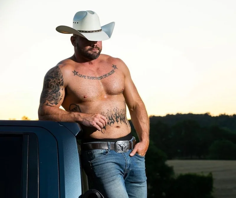 Dadbodz520 OnlyFans bald bearded muscle guy