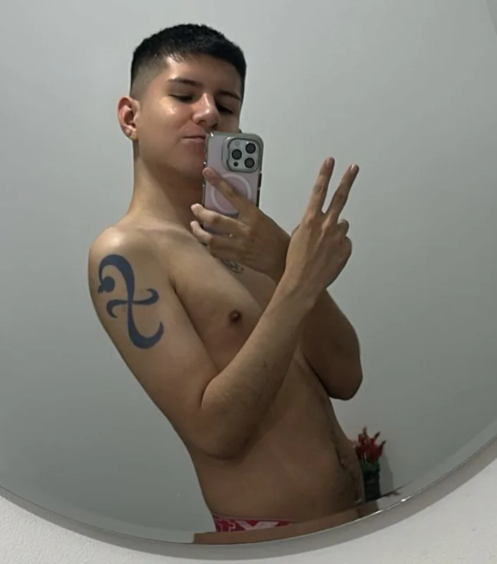Tixteo282 OnlyFans creator with gay content