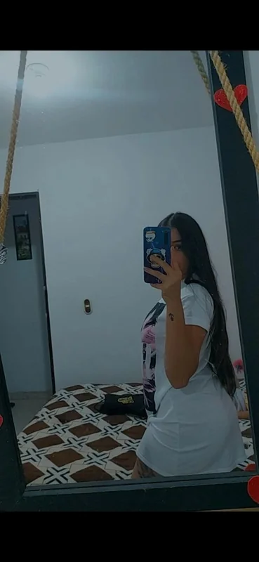 DAHIANA OnlyFans creator with engaging personality