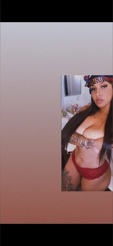 Dahni OnlyFans creator with big tits