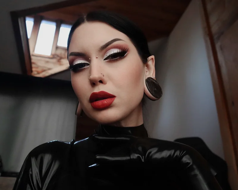 Ash Sangre OnlyFans creator with engaging content