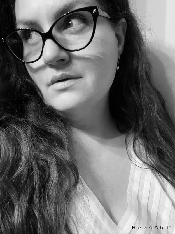 PhotoMusicMusings OnlyFans brunette creator