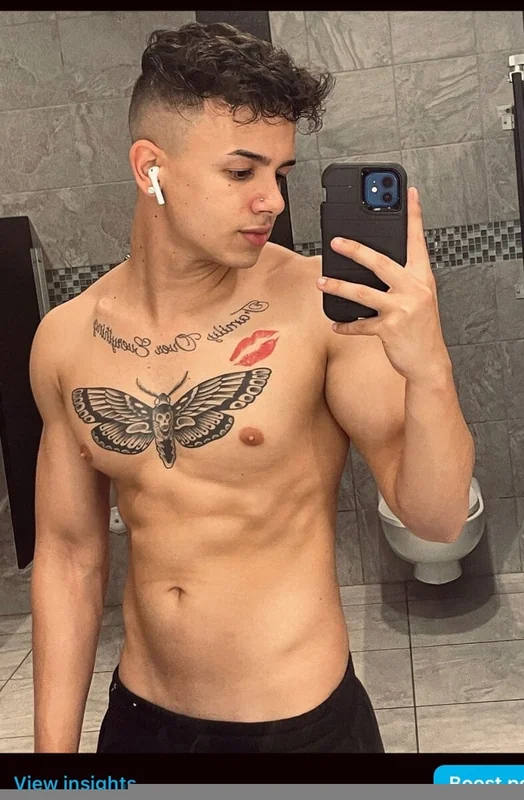 Danieeltroya OnlyFans creator with exclusive content