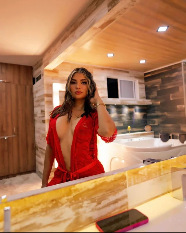 Angie Meneses OnlyFans creator from Colombia
