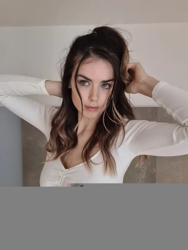 Danielle Sharp OnlyFans glamour model