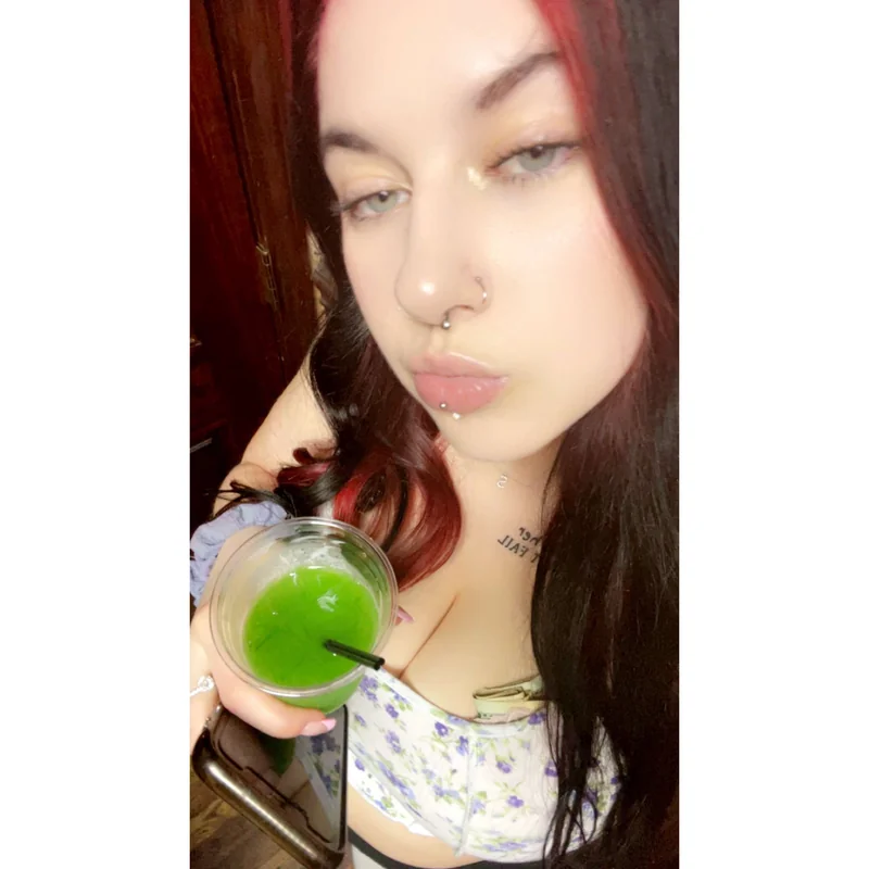 XOXO.DANI OnlyFans profile with engaging content