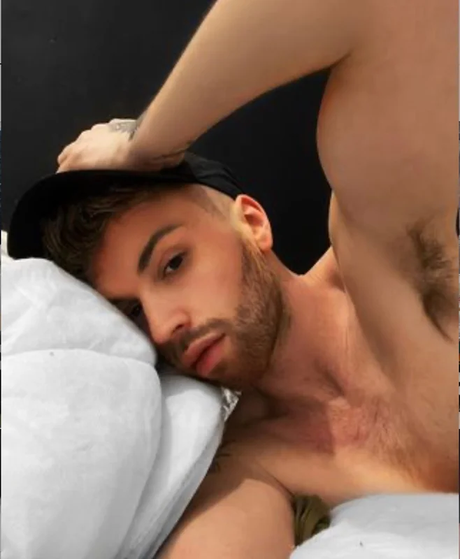 Dannythompso OnlyFans creator showcasing engaging content.