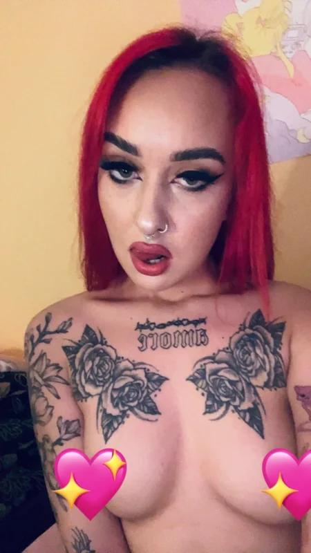 Darina7 OnlyFans red-haired alternative creator