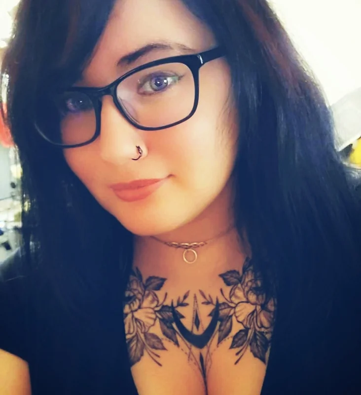 Darkrosebabe OnlyFans BBW MILF with pierced nipples