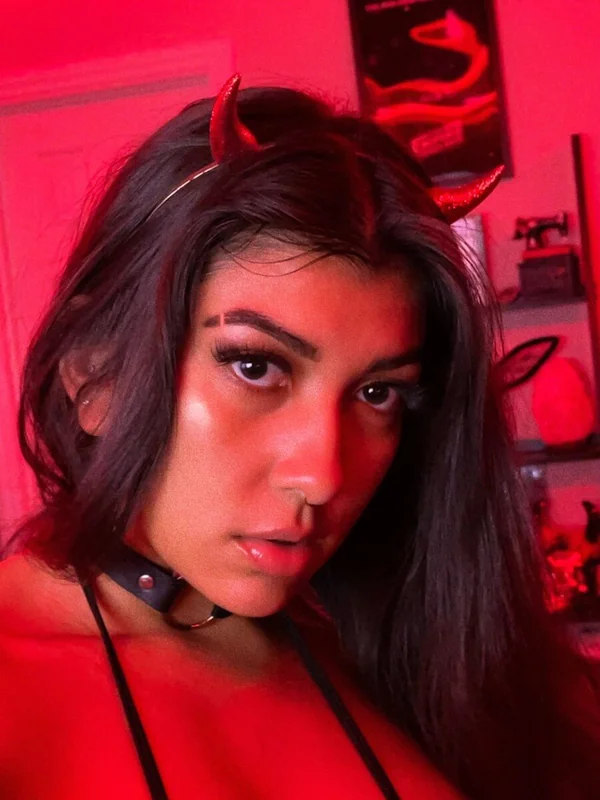 Elektra OnlyFans creator with daily lingerie content