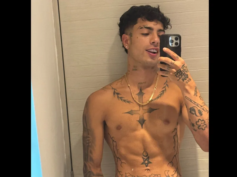 Darrechinaim OnlyFans creator with engaging content.