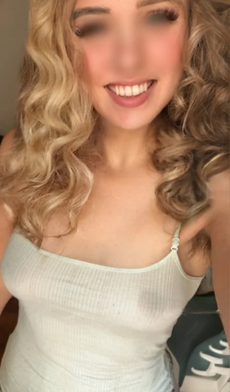 Elle Sutton on OnlyFans cozy and natural dream girl