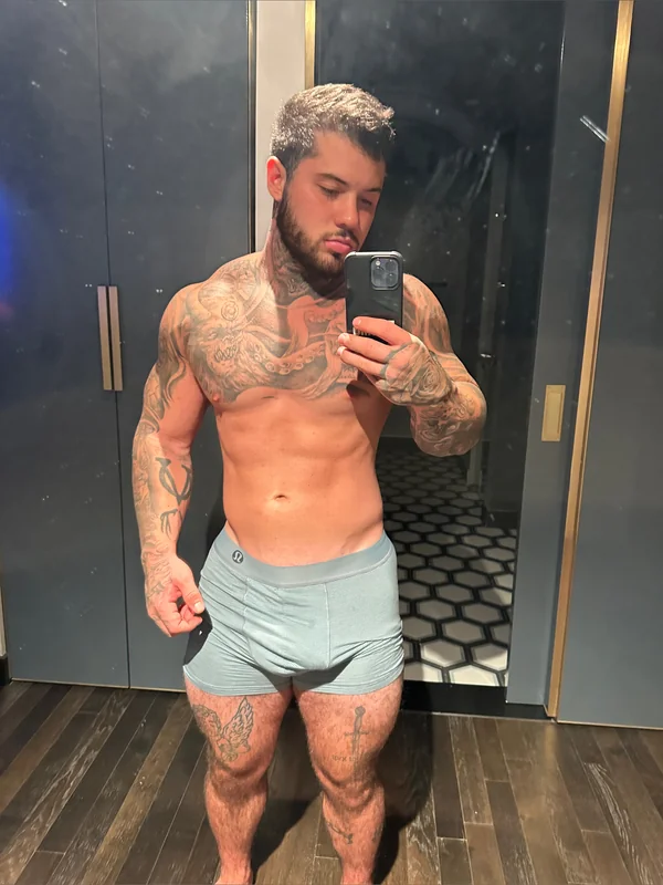 DEEK AESTHETIC OnlyFans creator with full nude content
